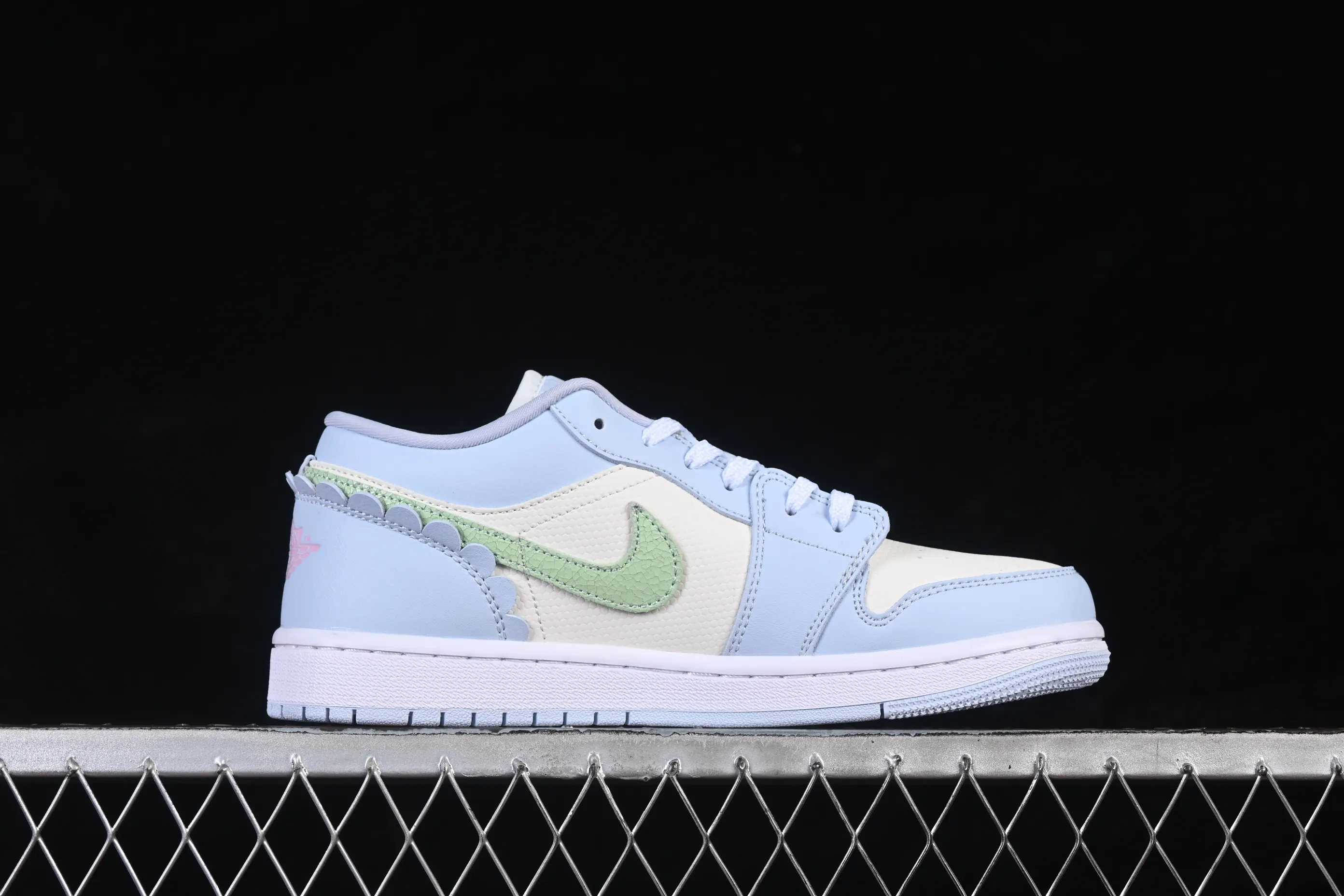 All categories Air Jordan Jordan series basketball shoes Air Jordan 1 Low Air Jordan 1 Low AJ1 Joe 1 Valentine's Day limited low-top retro cultural basketball shoes IB7113-403